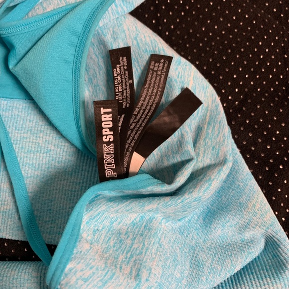 VS PINK Seamless Lightly-Lined Sports Bra - Picture 3 of 4